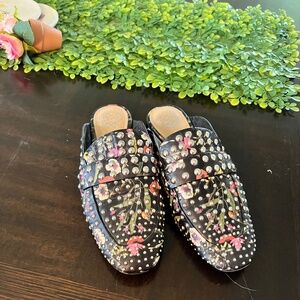 Vince Camuto  mules  size 7